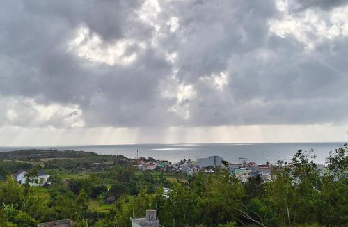 Tuy An Bed & Breakfast | Lục Thạch - Quán ăn & Homestay