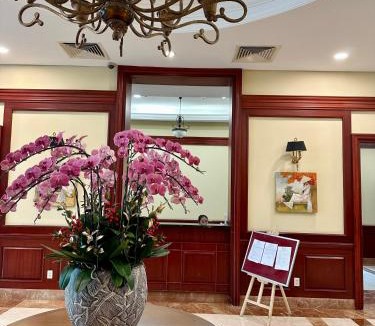Hang Xanh Apartment | Diny Aparthotel - Rooftop Pool - The Manor 2