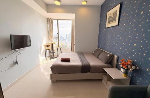 Bach Dang Riverside Apartment | Central Saigon Residence Apartment with Free Pool