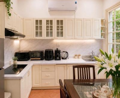 Quang An Villa | French garden Villa 4BR BBQ sunny balcony bathtub Steps to West Lake