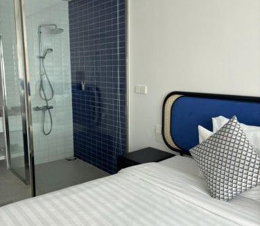 Duong To Hotel | Blue Wave