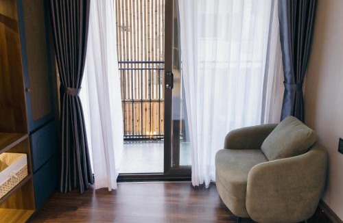 Hang Xanh Hotel | KunKin Retreat