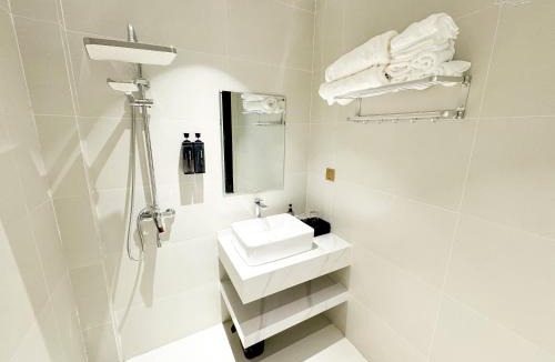 Dong Hoi Hotel | Verdant Apartment & Hotel