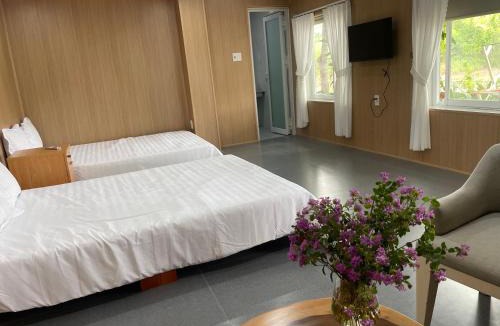 Chau Duc Hotel | Nhà Bên Đồi - The Hill House