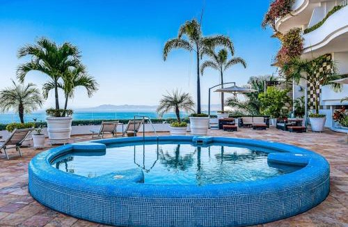 Conchas Chinas House | Elegant suite with ocean-view pools, hot tub, gym, balcony & full kitchen