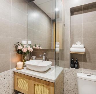 Nhat Tan Apartment | Urban Nomad Living 1BR City Apartment