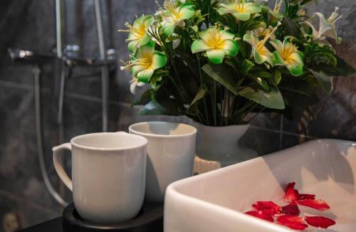 Old Quarter Hotel | Madelise Ensora Hotel & Travel