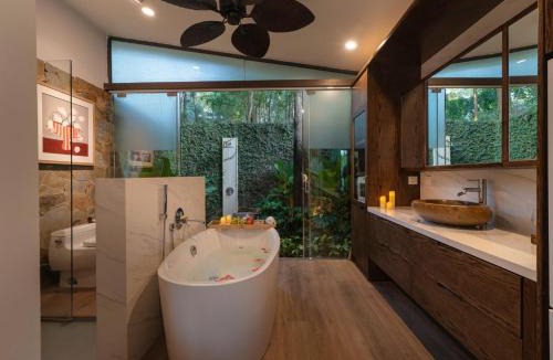 Ngoc Thanh Villa | Lake View Villa Flamingo Dai Lai by Resident