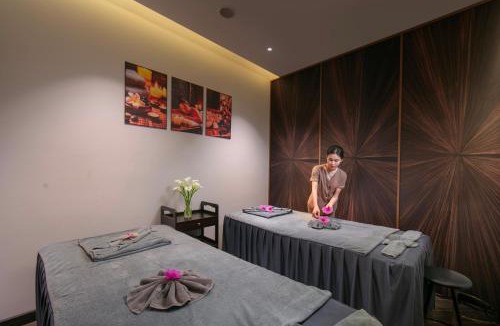 Hang Buom Hotel | MAY DE VILLE Lumiere Hotel