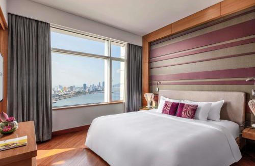 Hai Chau Hotel | Grand Mercure Danang - 10 minutes to Airport & 200m to Bach Dang Walking street