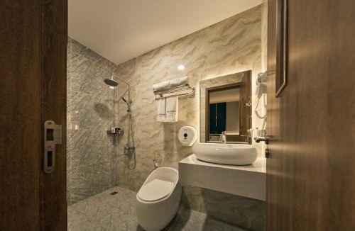 District 12 Hotel | Tran Long Hotel By Urban B