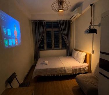 District 1 Hotel | Nhà mình homestay - gần Từ Dũ - tự check-in