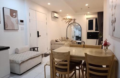 Phuong 8 Apartment | La Vela - Quiet Corner 2BR Apt - City center
