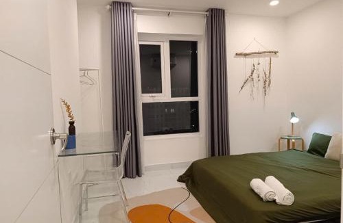 Phuong 8 Apartment | La Vela - Quiet Corner 2BR Apt - City center