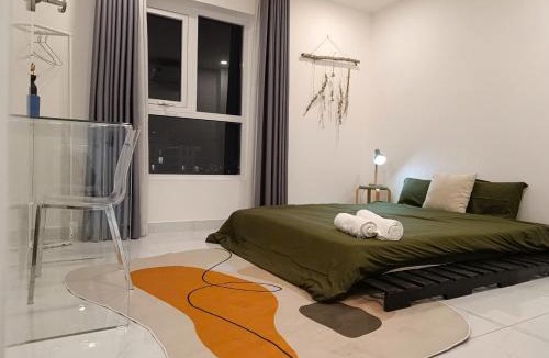 Phuong 8 Apartment | La Vela - Quiet Corner 2BR Apt - City center
