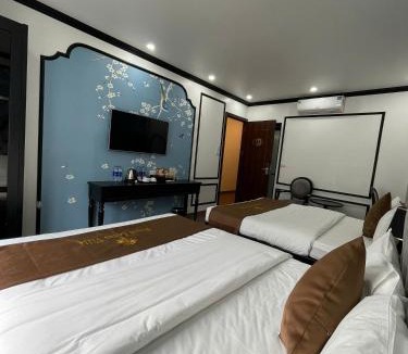 Van Mieu Hotel | Royal Lotus Villa