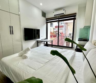 Lang Ha Apartment | Hanoi IRIS Homestay 34 Nguyên Hồng