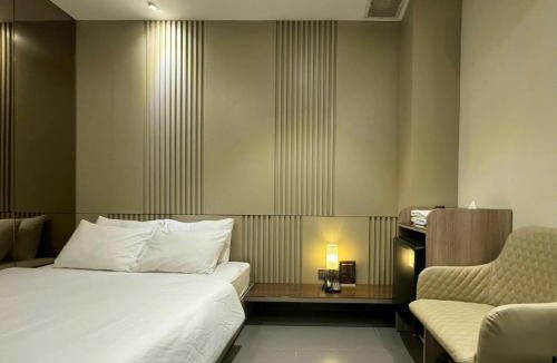 District 12 Hotel | Khách Sạn Cloud9