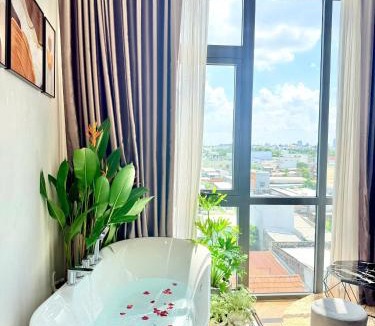 Ninh Kieu Apartment | Dr402 Modern Studio W Bathtub and City Views