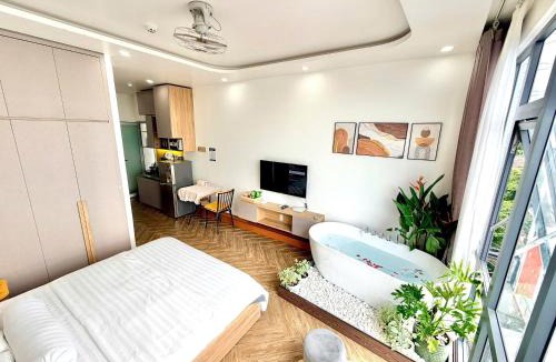 Ninh Kieu Apartment | Dr402 Modern Studio W Bathtub and City Views