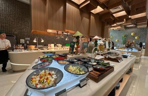 Tan Binh Hotel | Republic Airport Residences - Next to Holiday Inn