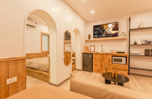 Hang Trong Apartment | Homestay CHẤT- Lake Side, Self Check Apt