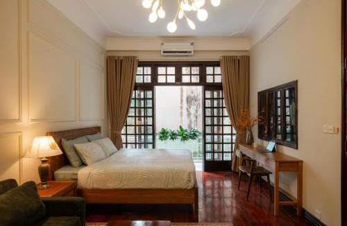 Đien Bien House | The Gallery House - 4 BR & 5 baths - 5' to Old Quarter & Train street