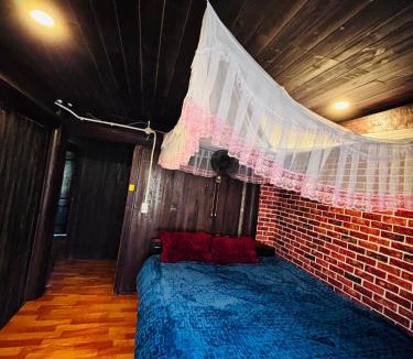 Sa Pa Apartment | Sisi House Experience Hike & Batik Painting