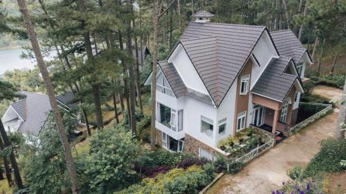 Da Lat Villa | Luxury villas Tuyen lam lake view