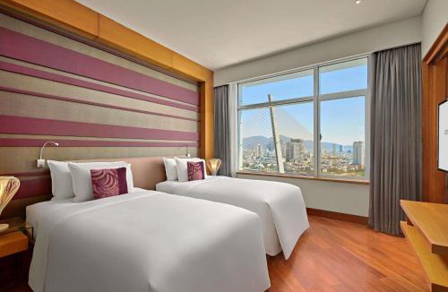 Hai Chau Hotel | Grand Mercure Danang - 10 minutes to Airport & 200m to Bach Dang Walking street