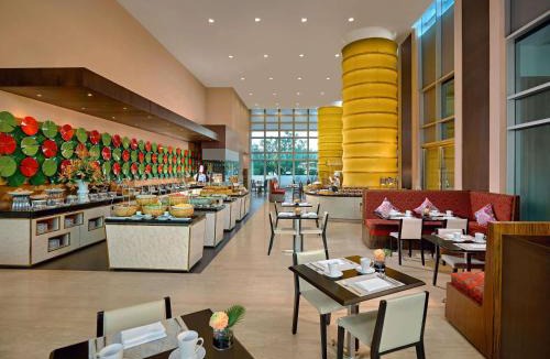 Hai Chau Hotel | Grand Mercure Danang - 10 minutes to Airport & 200m to Bach Dang Walking street
