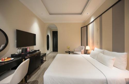 Trung Hoa Nhan Chinh Hotel | San Hotel & Pool