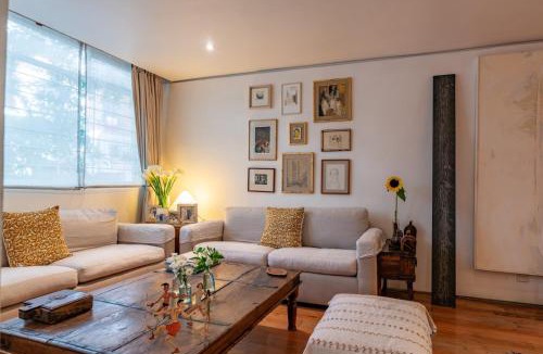 La Condesa House | MrW Artist's Atelier Orchid Oasis 3Br House