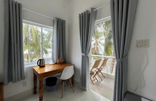 Song Cau Bed & Breakfast | Ocean Breeze Bungalow