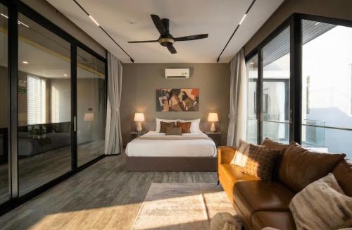 Tho Quang Beach Villa | Modern Luxury Pool Villa w/Sauna 500m to Beach