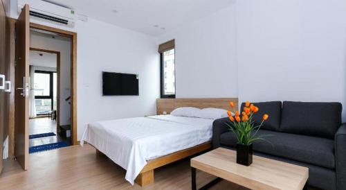 Nghia Đo Apartment | Căn hộ studio xinh xắn với ban công và bồn tắm