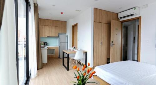 Nghia Đo Apartment | Căn hộ studio xinh xắn với ban công và bồn tắm