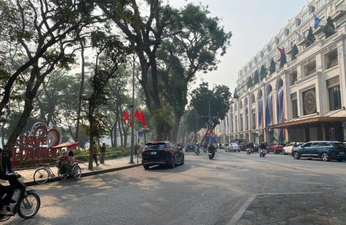 Hang Trong Apartment | Homestay CHẤT- Lake Side, Self Check Apt