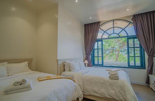 Phuong Hotel | Chu Mansion - Chill & Grill and Pickeball