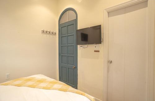 Phuong Hotel | Chu Mansion - Chill & Grill and Pickeball