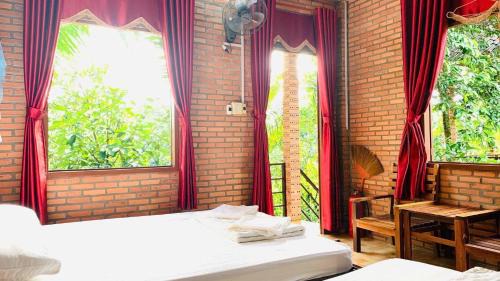 Quan Tom House | Nhà Nghỉ Vượn Hót