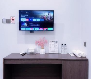 Hoa Binh Hotel | Lin Hotel and Coffee