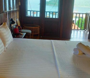 Tan Hiep Hotel | Cham Island Wooden Cabin
