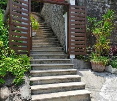 Tan Hiep Hotel | Cham Island Wooden Cabin