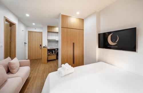 Quang An Hotel | Moonlit Suites Hotel