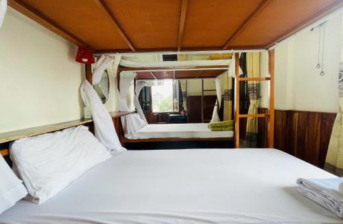 Hue City Centre Hotel | Nam Phương Riverside Villa