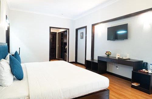 Nguyen Hue Walking Street Hotel | Royal Hotel Saigon