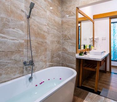 Cam An Hotel | Palm Riverside Boutique