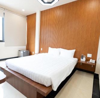 Binh Thanh Hotel | ARA Gem Hotel
