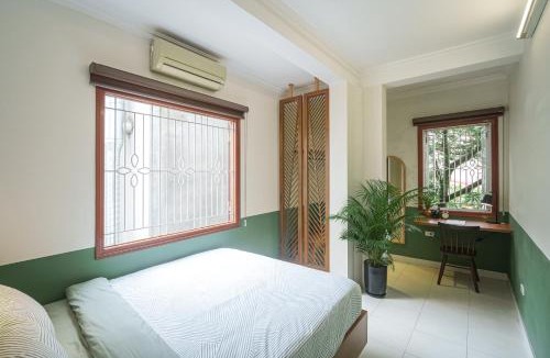 Trang Tien Apartment | House of Comfort - 3 BR & 3 baths - 1' to Hoan Kiem Lake & Old Quarter